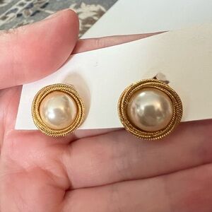 VINTAGE PEARL EARRINGS - GOLD TONE WEAVE DESIGN - Clip On